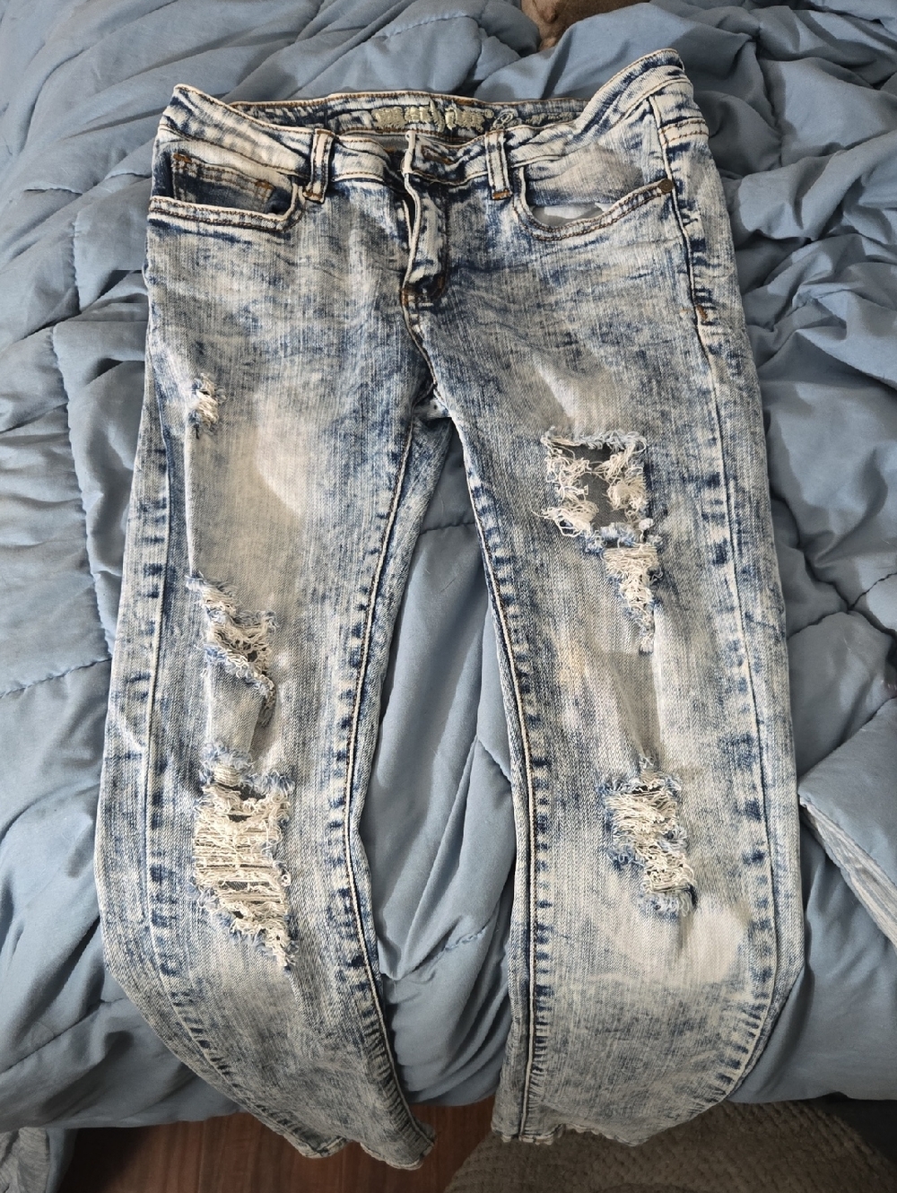 Machine Jeans Light Wash Distressed Women’s Jeans